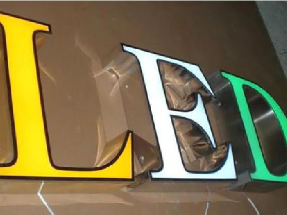 全州介绍LED招牌的基础知识。